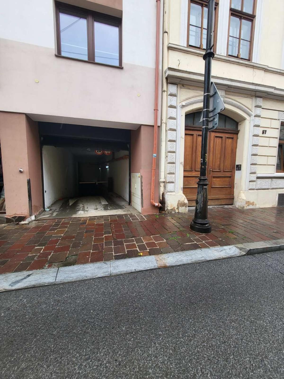 Appartement Monar Exclusive Center Free Parking In Garage à Košice Extérieur photo